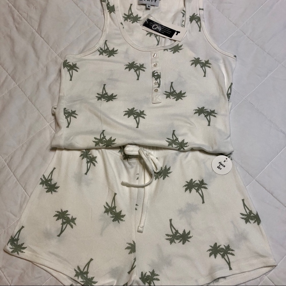 NWT Pajama set, cute & soft, palm tree print